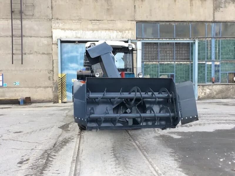 Шнекороторный снегоочиститель ШРСО-2600.3Г в транспортном положении, общий вид